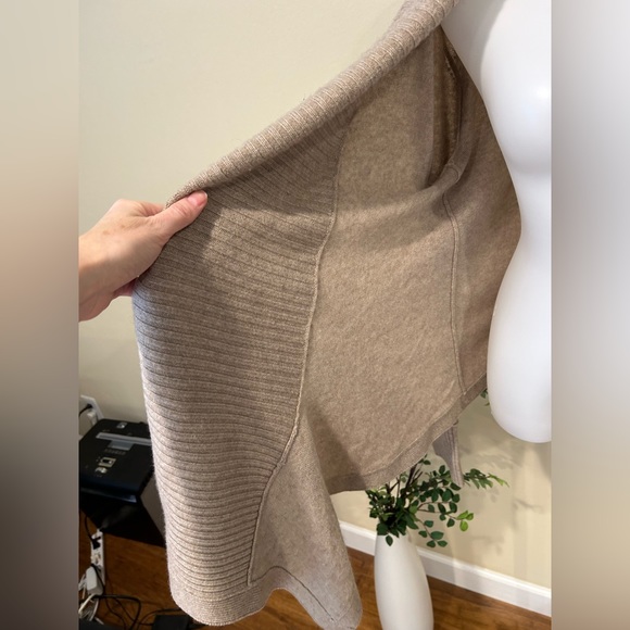 100% Cashmere CLUB MONACO (Italian Cashmere) high/low cardigan Taupe Size: S/P - Picture 8 of 14